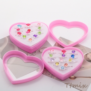 キッズ用リング ランダム キラキラ 宝石 子ども用 おもちゃの指輪 オープンリング 外径約16mm内径約14mm（1ケース）