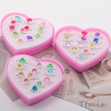 キッズ用リング ランダム キラキラ 宝石 子ども用 おもちゃの指輪 オープンリング 外径約16mm内径約14mm（1ケース）