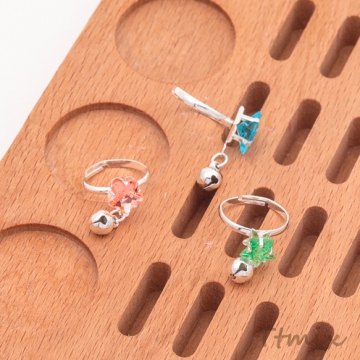 キッズ用リング ランダム 鈴モチーフ 子ども用 おもちゃの指輪 オープンリング 外径約16mm内径約14mm（1ケース）