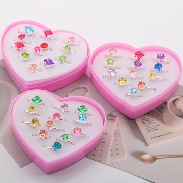 キッズ用リング ランダム キラキラ 宝石 子ども用 おもちゃの指輪 オープンリング 外径約16mm内径約14mm（1ケース）