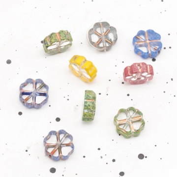 ガラスビーズ 四つ葉のクローバー クリア ピカソ風カラーの縁 研磨加工 フラットビーズ 約10mm（4ヶ）