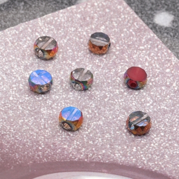 ガラスビーズ コイン型 レッド/クリア オーロラメッキの縁 研磨加工 フラットビーズ 約6mm（10ヶ）
