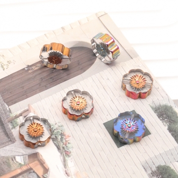 ガラスビーズ 五弁花 クリア オーロラメッキの縁 研磨加工 フラットビーズ 約14mm（4ヶ）