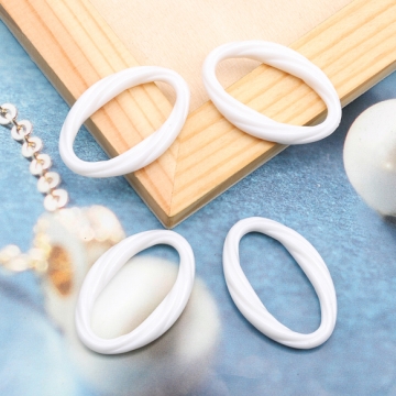 アクリルビーズ オーバル ツイストリング ホワイト アクリルパーツ 約21×31mm（15ヶ）