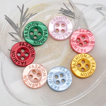手芸ボタン 丸型 4穴 文字付き ラウンド 服飾パーツ 樹脂製 カラフル カラーランダム 約11mm（20ヶ）