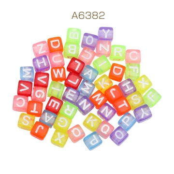 アルファベットビーズ キューブ型 アクリル製 クリアカラー 横穴 英字 種類ランダム 約6×6mm（52ヶ）