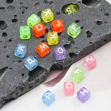 アルファベットビーズ キューブ型 アクリル製 クリアカラー 横穴 英字 種類ランダム 約6×6mm（52ヶ）