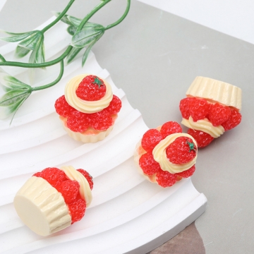 スイーツ貼付けパーツ いちごケーキ 食品サンプル風 ミニチュア デコパーツ ハンドメイド素材 約27×30mm（2ヶ）