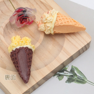 スイーツ貼付けパーツ トッピングアイス 食品サンプル風 ミニチュア デコパーツ 種類ランダム 約20×46mm（2ヶ）