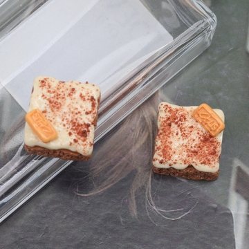 スイーツ貼付けパーツ ティラミス 食品サンプル風 ミニチュア デコパーツ ハンドメイド素材 約19×19mm（4ヶ）