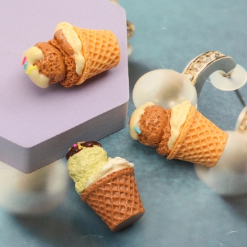 スイーツ貼付けパーツ アイスクリーム パフェ 食品サンプル風 ミニチュア デコパーツ 種類ランダム 約24×38mm（2ヶ）