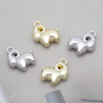 ひつじチャーム 羊 干支 動物チャーム 立体 メタルチャーム 約13×15mm（4ヶ）
