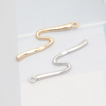 ひねりチャーム デザインツイスト スティック ゴールド（16KGP）/ロジウム メタルパーツ 約9×32mm（4ヶ）